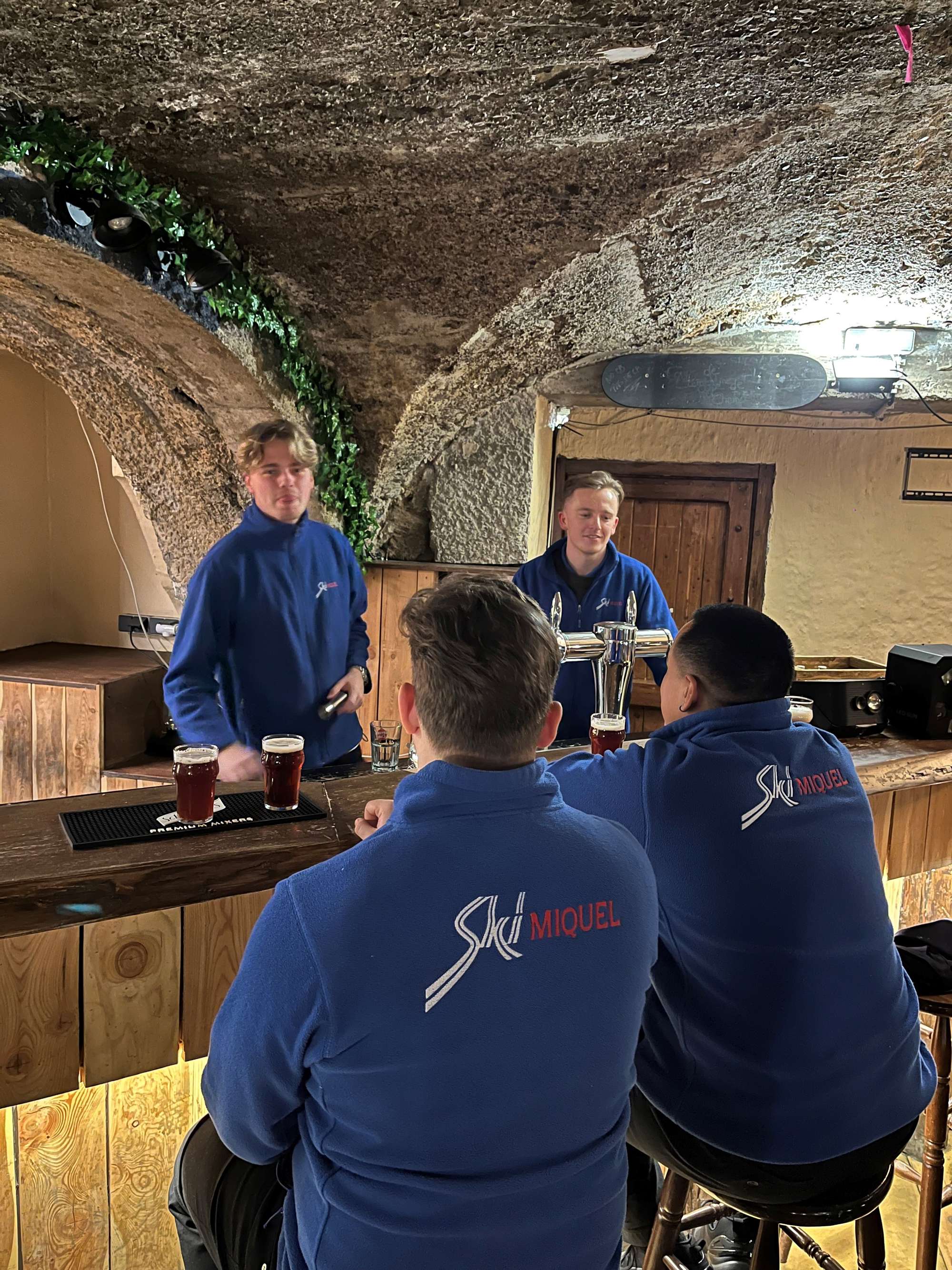 Taken 12 Dec 2023 in Montgenèvre by Max Ski Miquel team drinking at the Elise bar